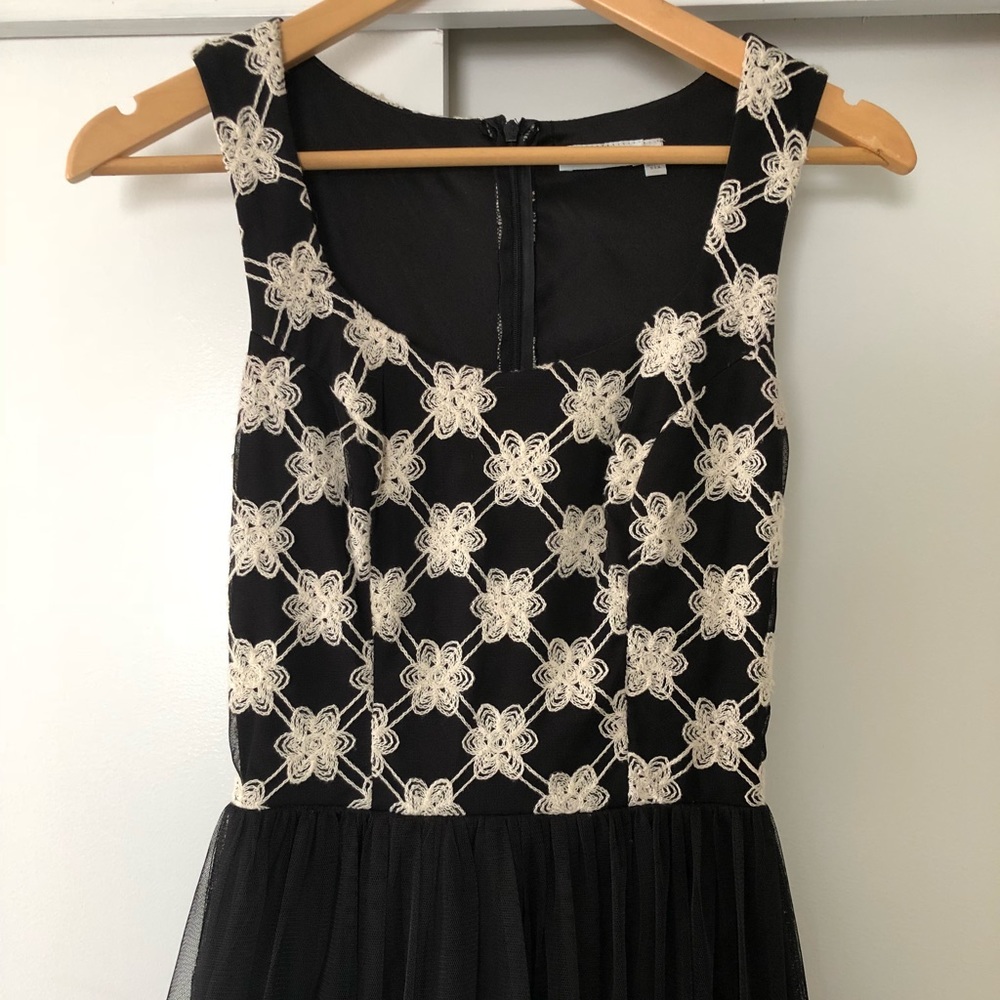 Jun & Ivy B/W Tulle floral Dress, super cute! 🤩 - Picture 2 of 5